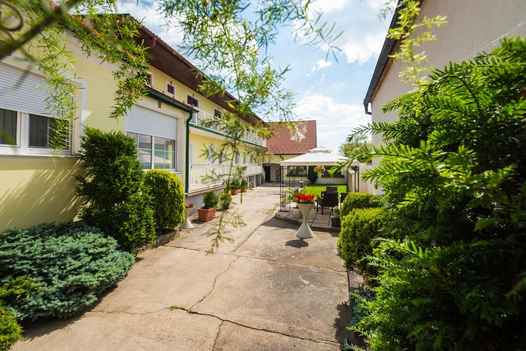 Gaestehaus - Doris - Wenzl Mörbisch am See Buitenkant foto