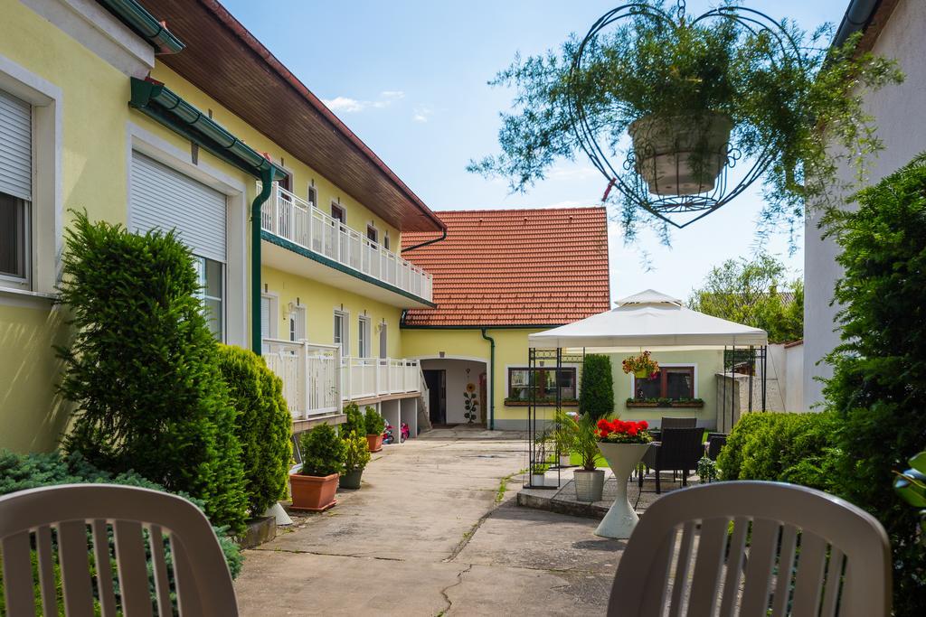 Gaestehaus - Doris - Wenzl Mörbisch am See Buitenkant foto