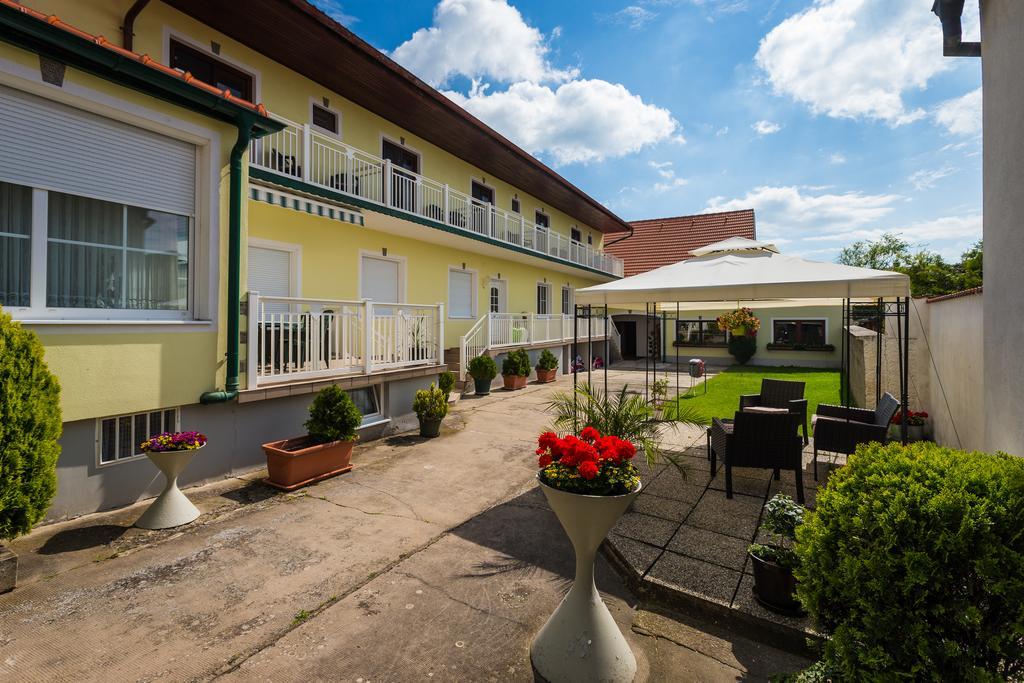 Gaestehaus - Doris - Wenzl Mörbisch am See Buitenkant foto