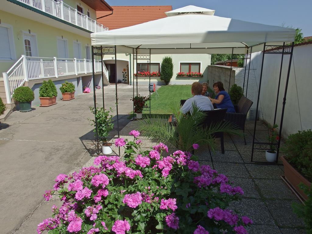 Gaestehaus - Doris - Wenzl Mörbisch am See Buitenkant foto